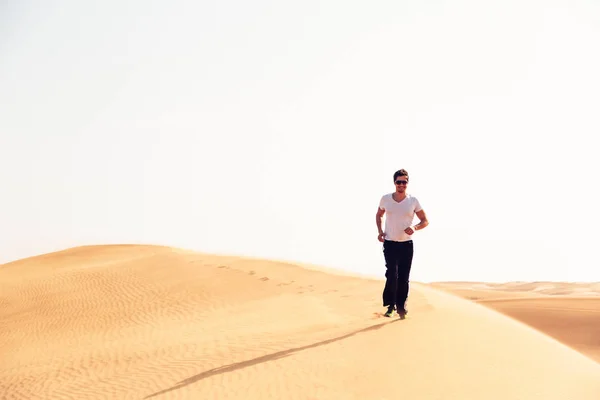 Бег в пустыне — стоковое фото