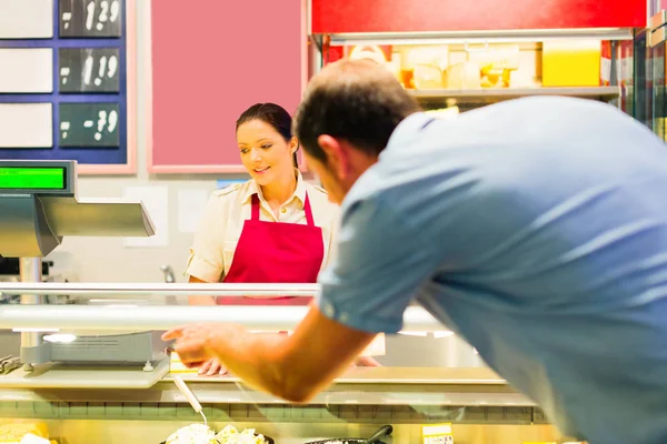 Sales Clerk Talking To Customer — Stock Photo, Image