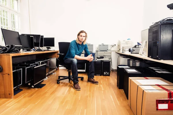 System Administrator With Lots Of Hardware, Computers And Monitors — Stock Photo, Image