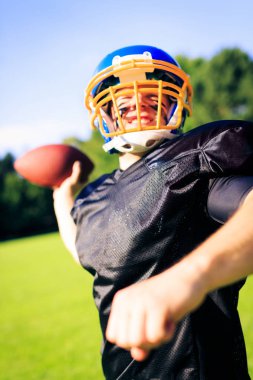 genç çocuk kum dalgaları yürüyüş