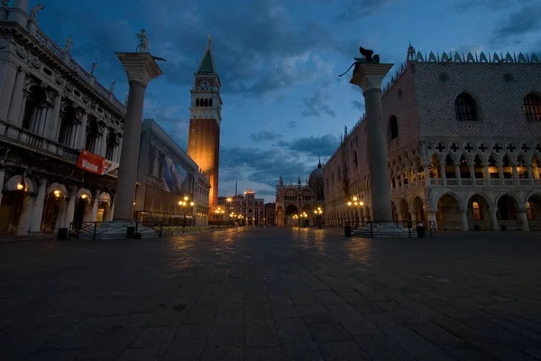 St Marks plein bij dageraad — Stockfoto