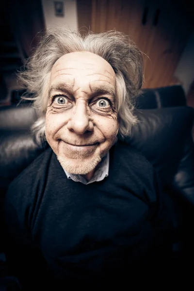 顔を作る面白いの年配の男性 — ストック写真