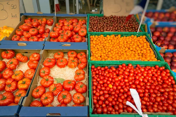 Verse tomaten op een markt in Zuid-Frankrijk — Stockfoto