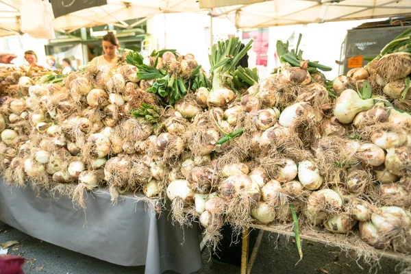 Verse groenten op een markt in Zuid-Frankrijk — Stockfoto