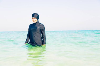 Burkini Yüzme deniz genç kadın
