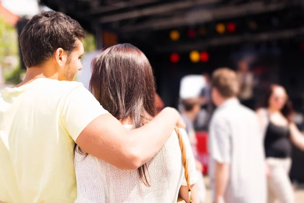 Young People Having A Good Day Out In The City — Stock Photo, Image