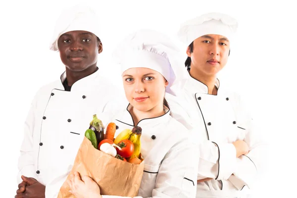 Grupo multiétnico de cocineros que tienen comestibles —  Fotos de Stock