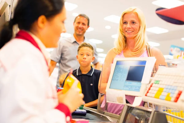 Marketteki satış memuru