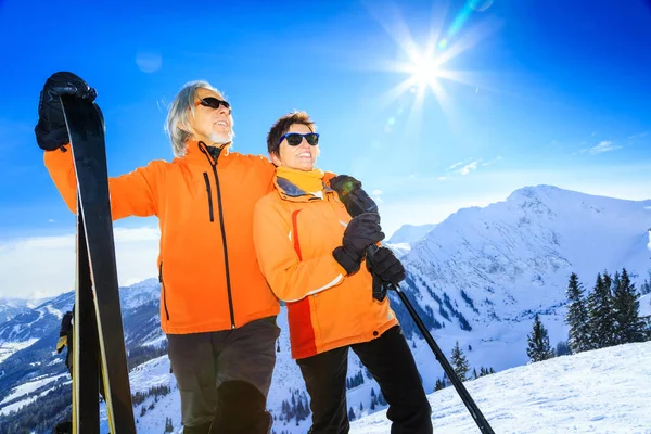 Senior Couple Skiing — Stock Photo, Image