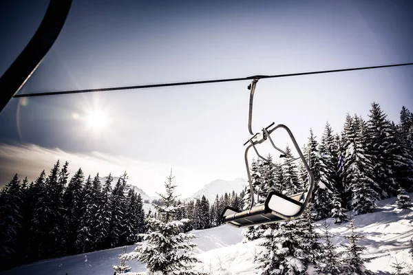 Avusturya Alplerinde kayak kaldırma — Stok fotoğraf