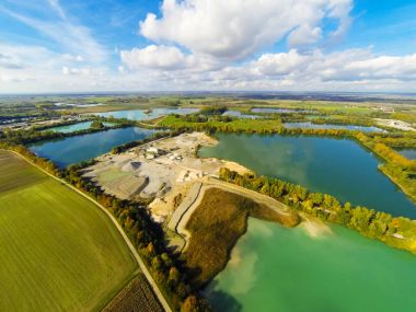 çakıl ocağı havadan görünümü