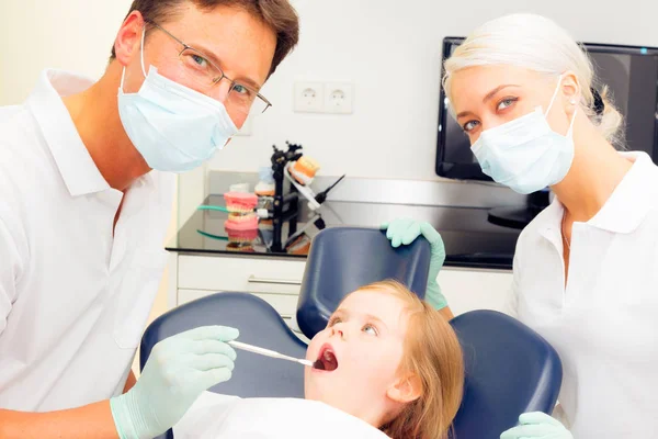 Little Girl Seeing Her Dentist — Stock Photo, Image