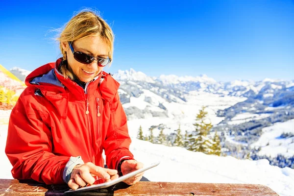 Mature Woman With Digital Tablet — Stock Photo, Image