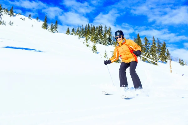 Mulher Sênior Esqui — Fotografia de Stock