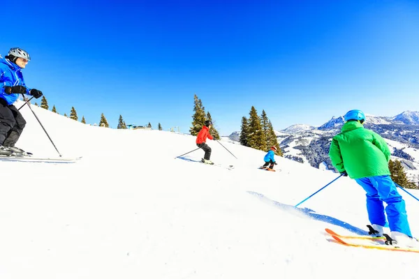 Skiing Family Of Four — Stock Photo, Image