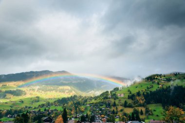 Alp yatay, gökkuşağı