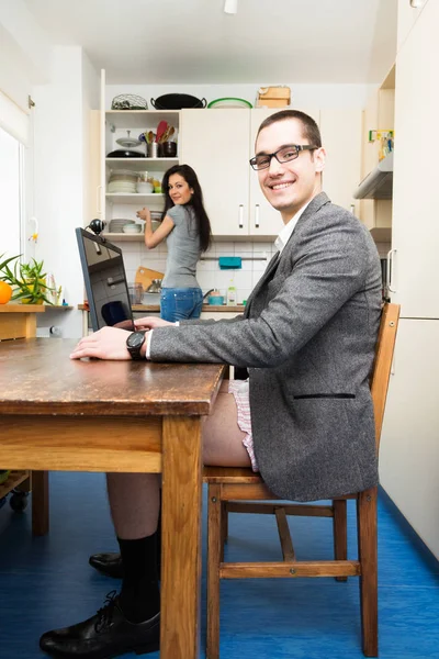 Empresário que trabalha em casa — Fotografia de Stock