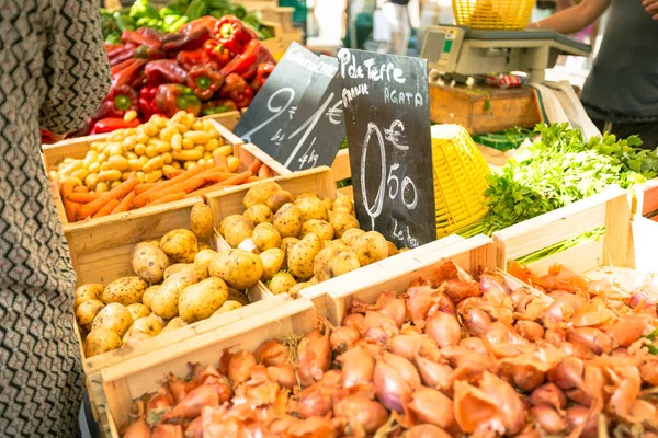 新鲜农产品在法国南部的一个市场 — 图库照片