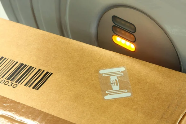 Rfid-Etikett auf Verpackung — Stockfoto