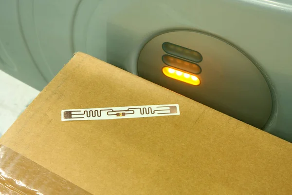 Rfid Label On Box — Stock Photo, Image