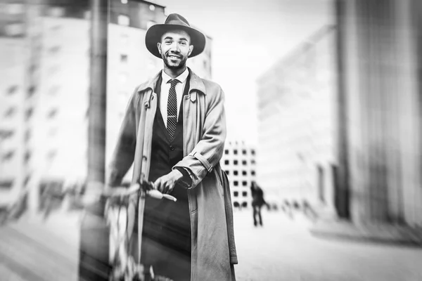 Homem de negócios negro no distrito financeiro de La Defense, Paris — Fotografia de Stock