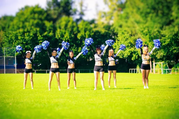 Cheerleader Team oefenen — Stockfoto