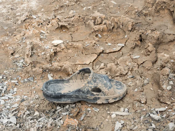 Dirty rubber shoe with the dry mud. — Stock Photo, Image