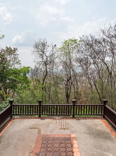 Small viewpoint balcony with the wooden rail. — Stock Photo, Image