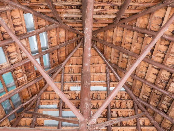 Estructura del tejado de la madera de teca . —  Fotos de Stock