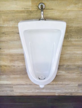 Temiz seramik pisuvar.