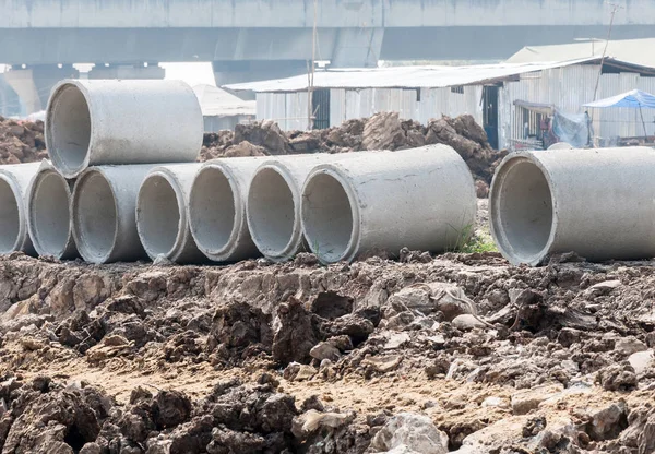 Betonové trouby řádek. — Stock fotografie