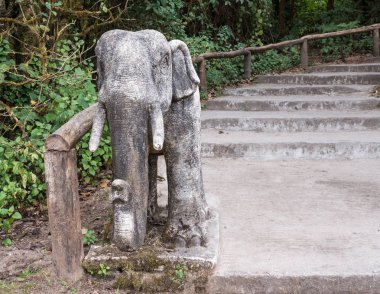 Eski fil heykeli.
