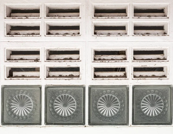 Rejilla de ventilación de aire sucio . — Foto de Stock