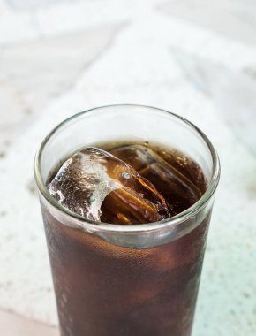 Cambuz küpü ile Cola.