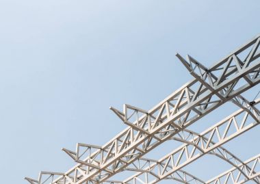 Modern çatı metal çerçeve yapısı.