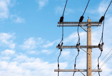 Elektrik direği ile kopya alanı.