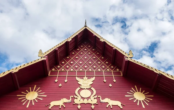 Carved pattern in the traditional Thai style on the gable of the — Stock Photo, Image