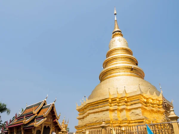 Large Golden Pagoda Traditional Northern Thai Style Which Beautiful Church — Stock Photo, Image