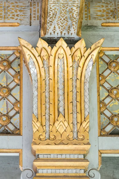 Золотой Узор Традиционном Тайском Стиле Верхней Части Колонны Тайская Церковь — стоковое фото