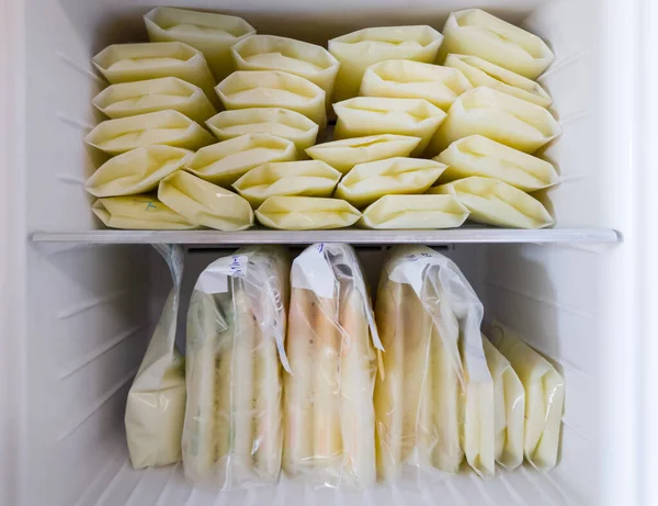 Estoque Leite Materno Saco Armazenamento Mantido Compartimento Congelamento Para Alimentar — Fotografia de Stock