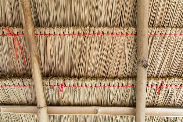 Het Patroon Van Het Rieten Dak Met Het Bamboe Frame — Stockfoto