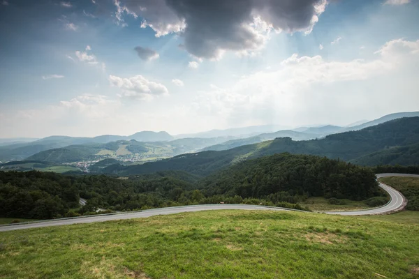 The road bends in the mountains, landscape — Stock Photo, Image