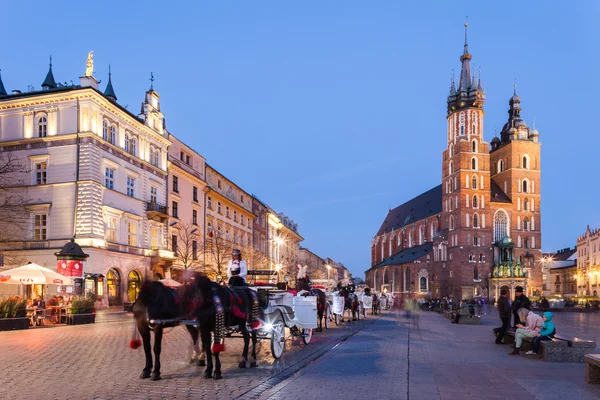 Krakow - Poland. Old Market with Cloth-Hall and Mariacki Church — Stock Photo, Image