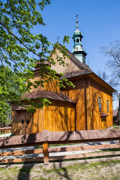 Wieliczka - Pologne. Vieille église Saint Sébastien en bois . — Photo