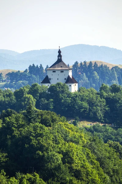 バンスカー シュティアヴニツァ スロバキア 2015 1571 新しい城が建っている丘からまた Frauenberg を呼ばれます バンスカー シュティアヴニツァ — ストック写真
