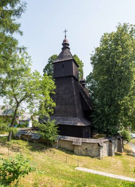 Hervatov, Slovakya. 1500 y. ahşap kilise St. Francis o Assisi hakkında inşa. Slovakya eski ahşap kiliseler.
