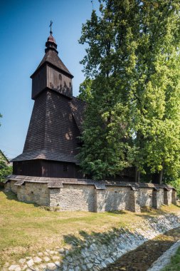 Hervatov, Slovakya. 1500 y. ahşap kilise St. Francis o Assisi hakkında inşa. Slovakya eski ahşap kiliseler.