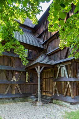 Bardejov, Slovakya - 06 Ağustos 2015: Hronsek. Yaşlı tamamen ahşap olan beş korunmuş artucular'ın Kilisesi Slovakya. 1726 inşa 26 metre uzunluğunda, 11 metre genişliğinde ve 8 metre yüksek olduğunu.