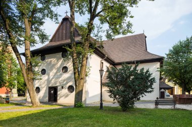 Kezmarok, Slovakya - 10 Ağustos 2015: Eski bina artiküler Kilisesi. Holy trinity Kilisesi. 38 artiküler daki kiliselerden biridir. 1717 yılında inşa.