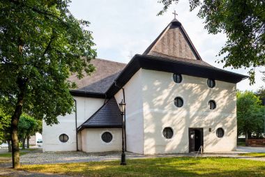 Kezmarok, Slovakya - 10 Ağustos 2015: Eski bina artiküler Kilisesi. Holy trinity Kilisesi. 38 artiküler daki kiliselerden biridir. 1717 yılında inşa.
